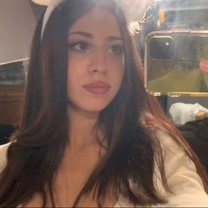 Meet your Posher, Desiree